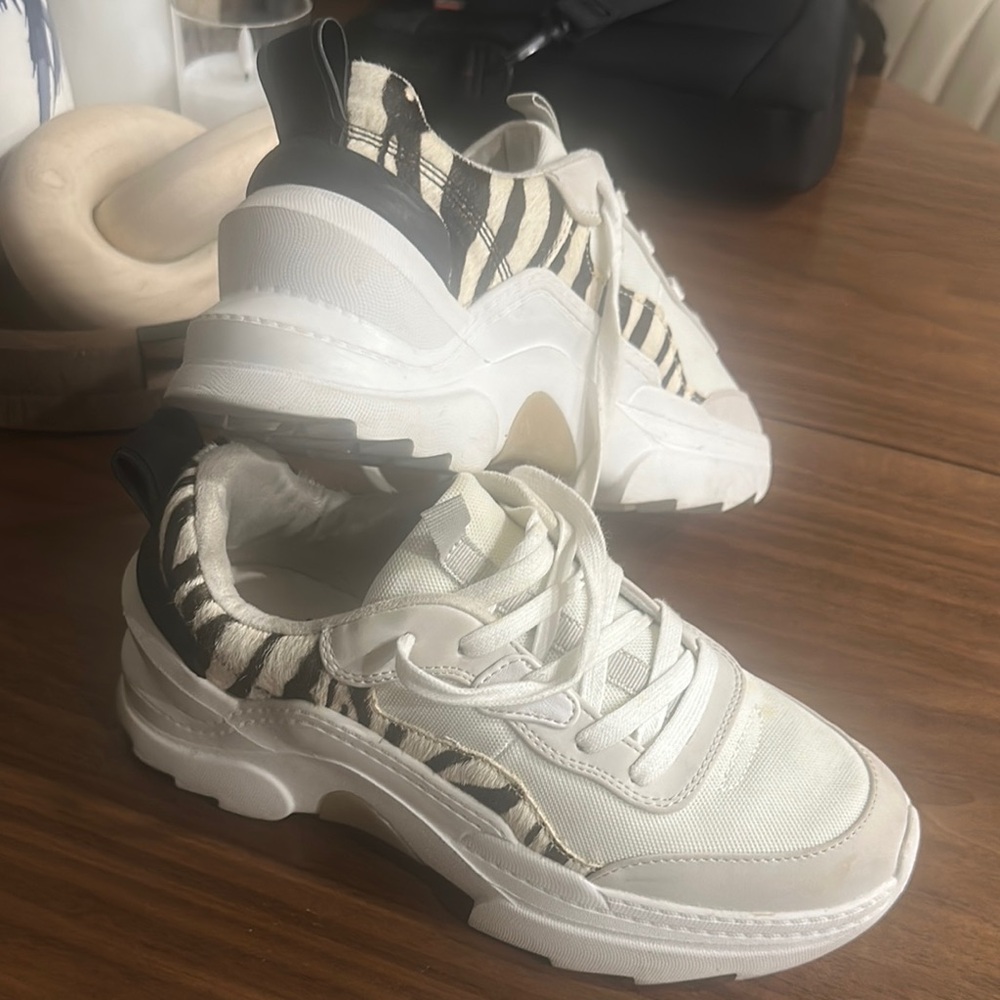 Stylish Zebra Print Women's Sneakers